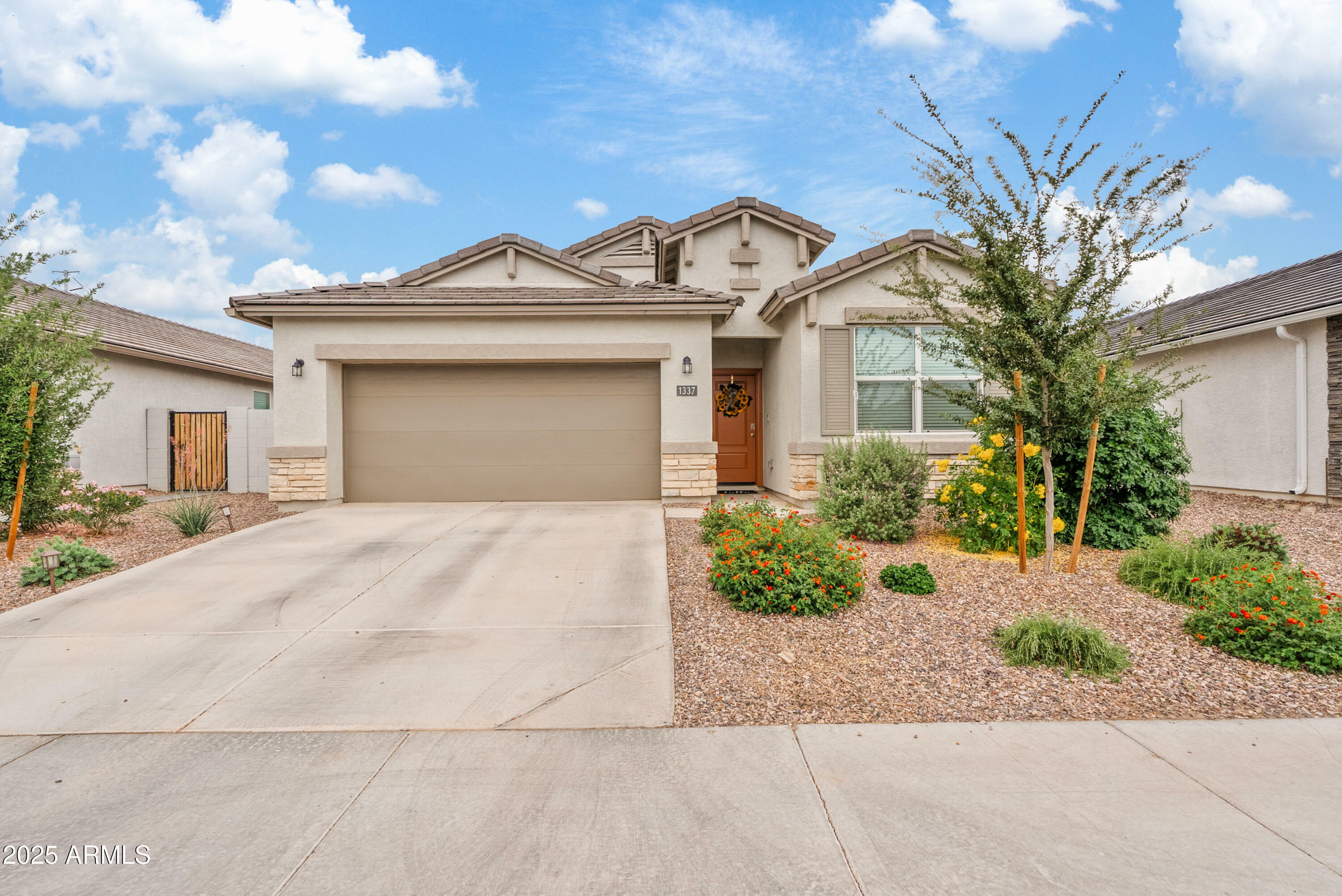 Property Photo: 1337 W Highland Road AZ 85143
