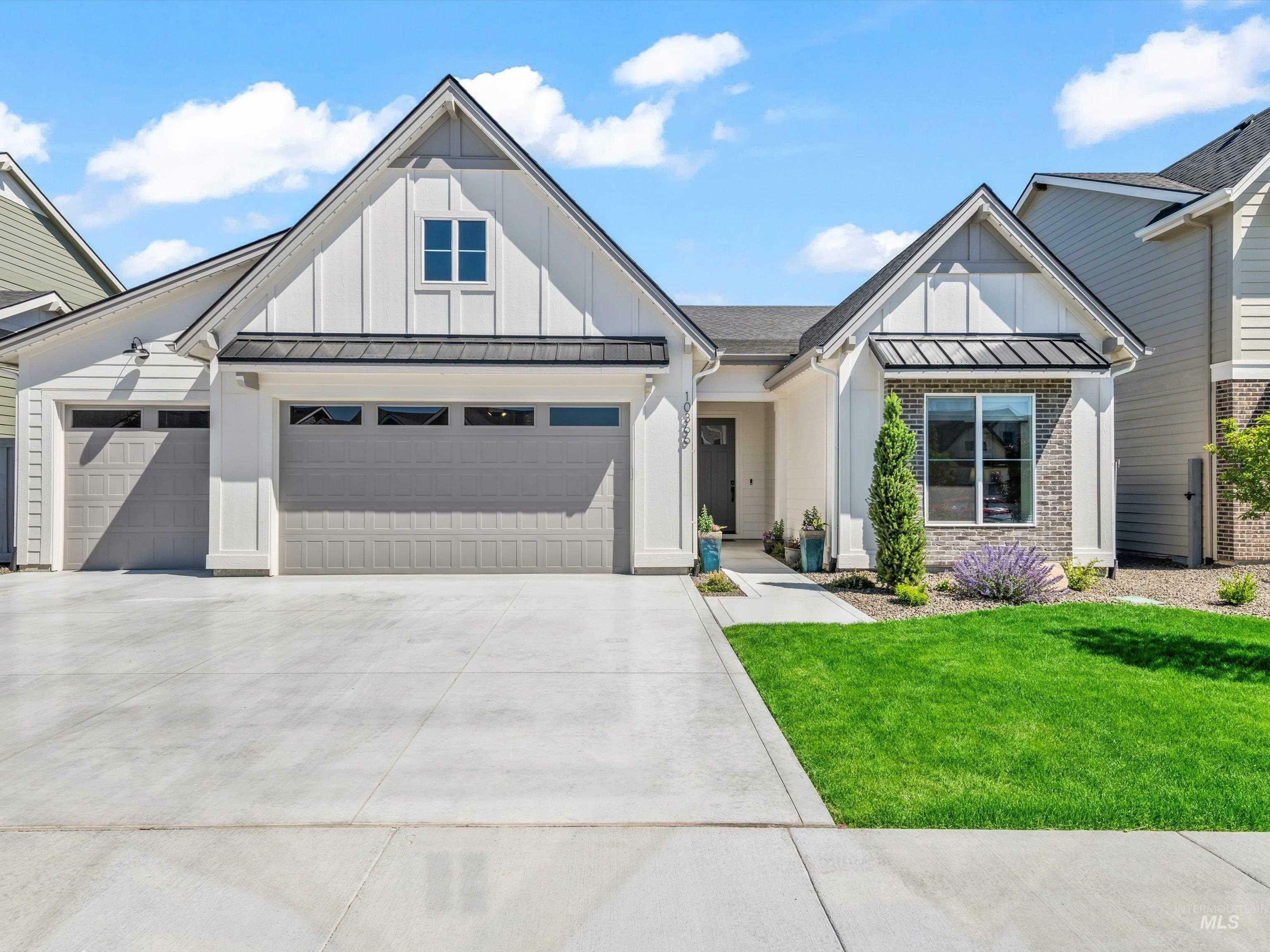 Property Photo:  10366 Loneleaf Drive  ID 83687 
