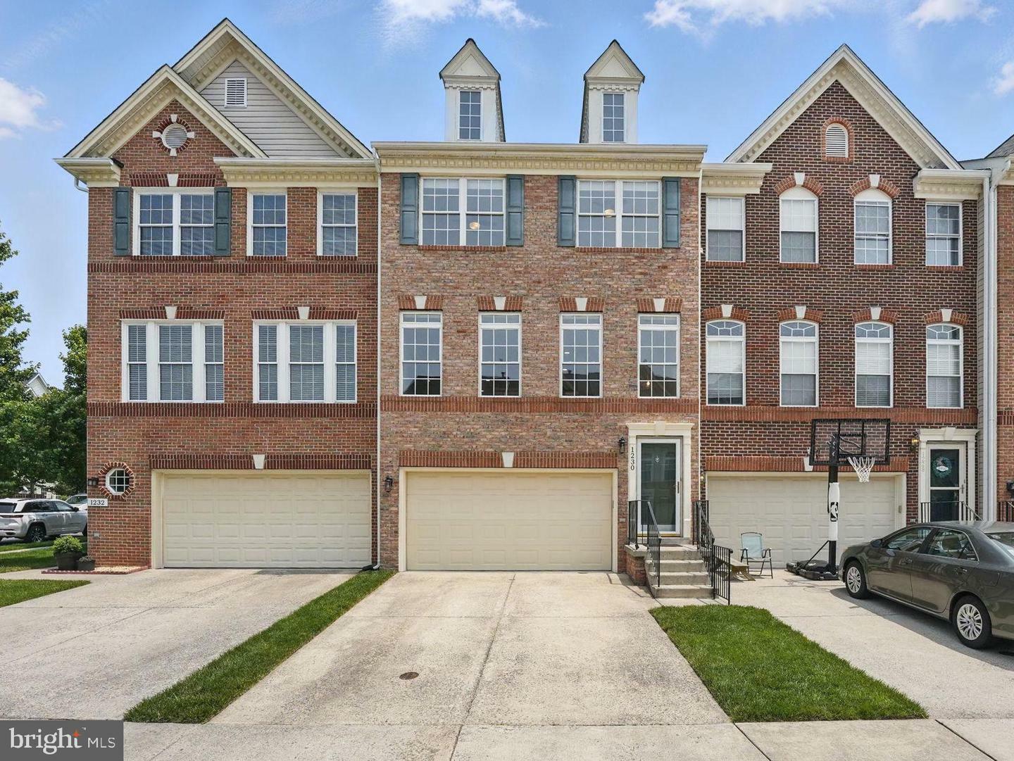 Property Photo: 1230 Cambria Terrace NE VA 20176