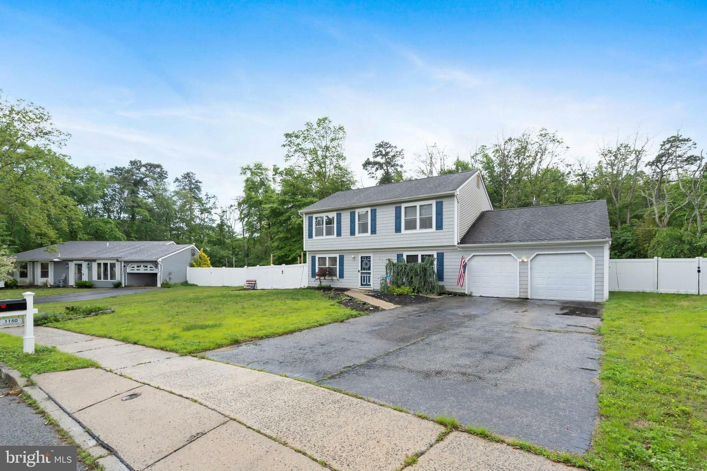 Property Photo:  1150 Cherokee Court  NJ 08753 