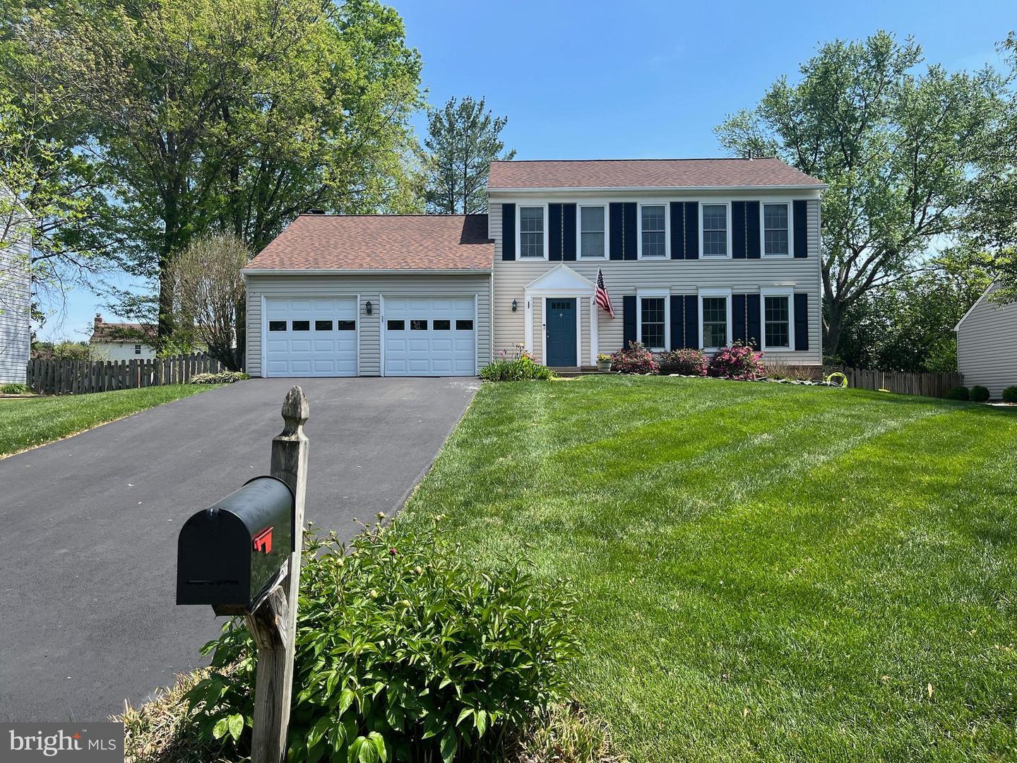 Property Photo: 10162 Yorktown Way VA 22066