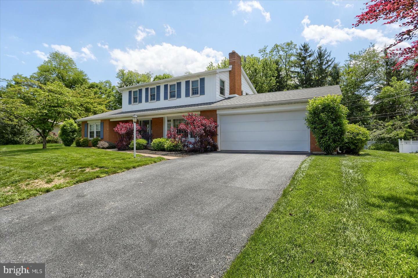 Property Photo: 627 Hilltop Drive PA 17070