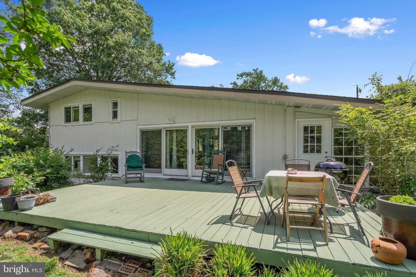 Property Photo: 4006 Javins Drive VA 22310