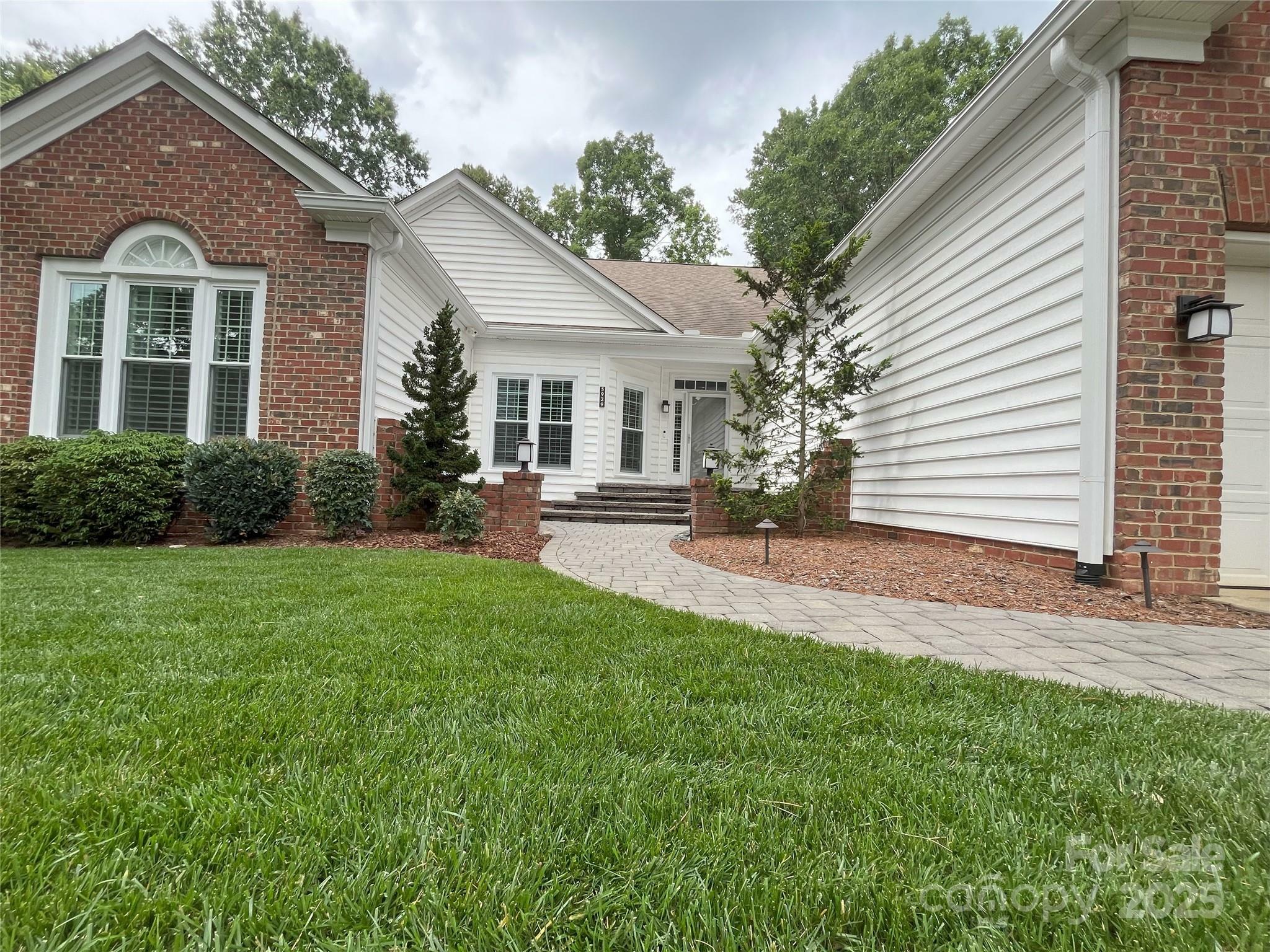 Property Photo: 5929 Waterelm Lane NC 28269