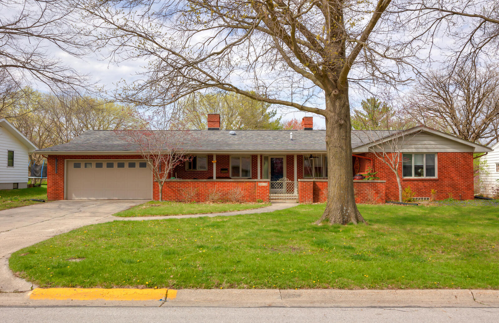 Property Photo:  2019 Ashmore Drive  IA 50014 
