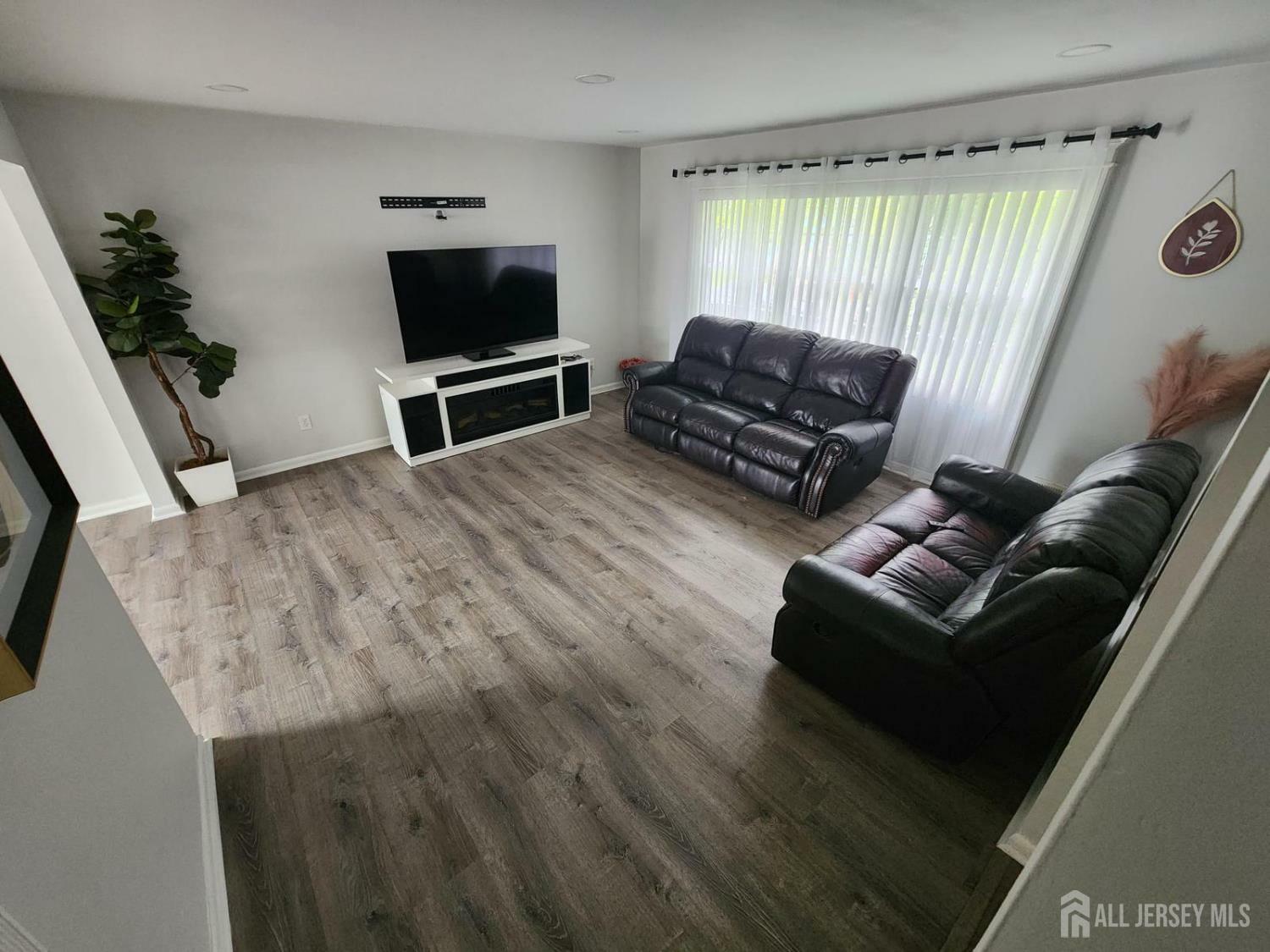 Property Photo:  36 Richard Avenue  NJ 08861 