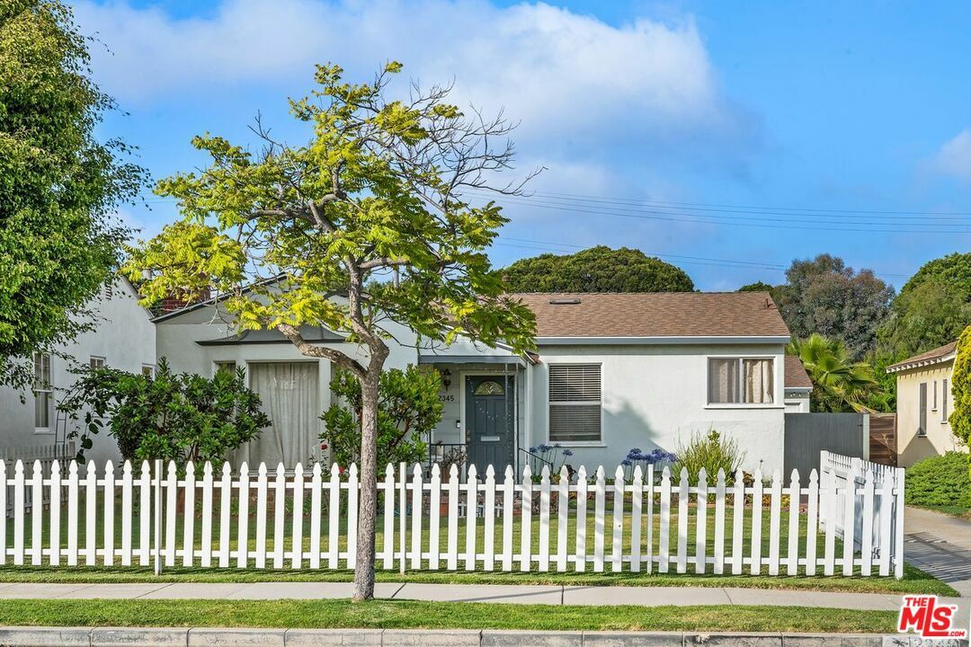 Property Photo: 2345 23rd St CA 90405