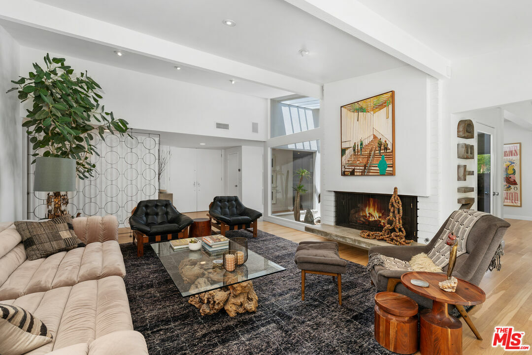 Property Photo:  11575 Dona Dorotea Dr  CA 91604 