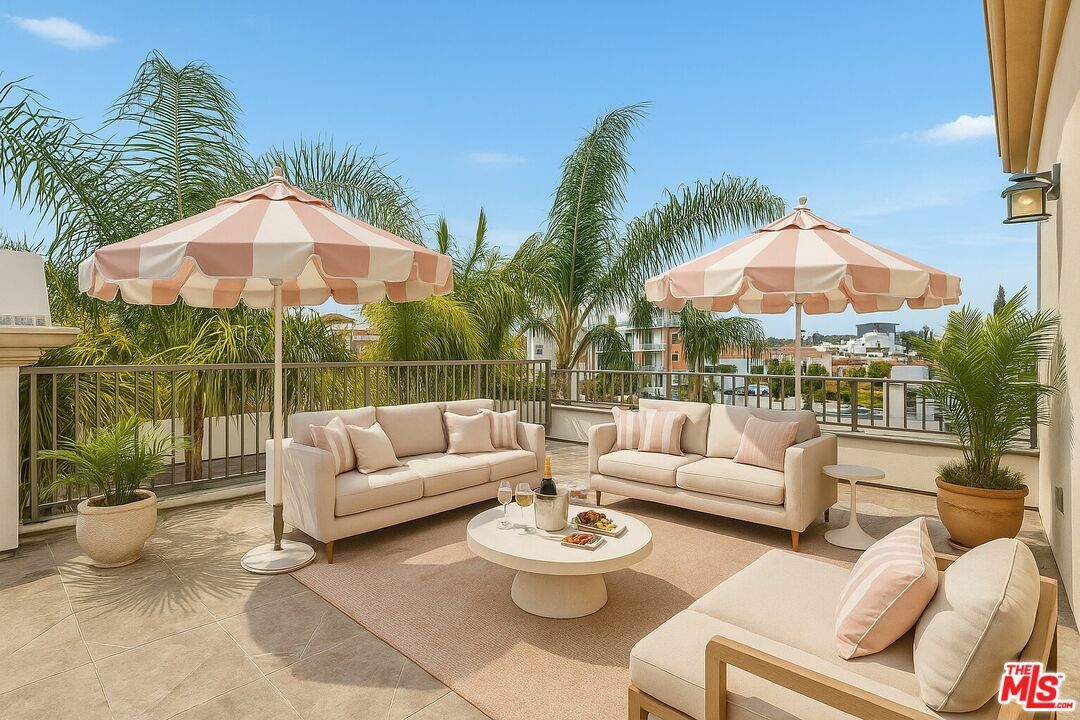 Property Photo:  11974 Mayfield Ave  CA 90049 