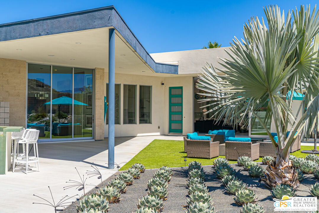 Property Photo: 586 Polaris Ct CA 92264