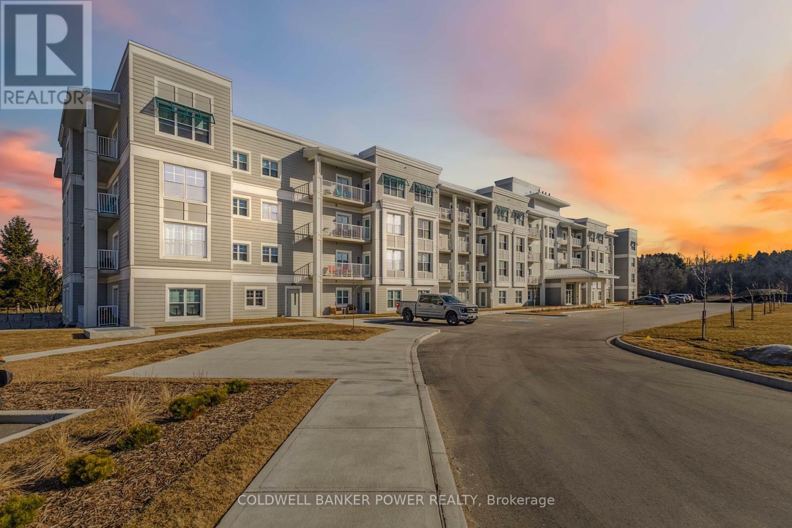 Photo de la propriété: 100 The Promenade 305 ON N5L 1C5
