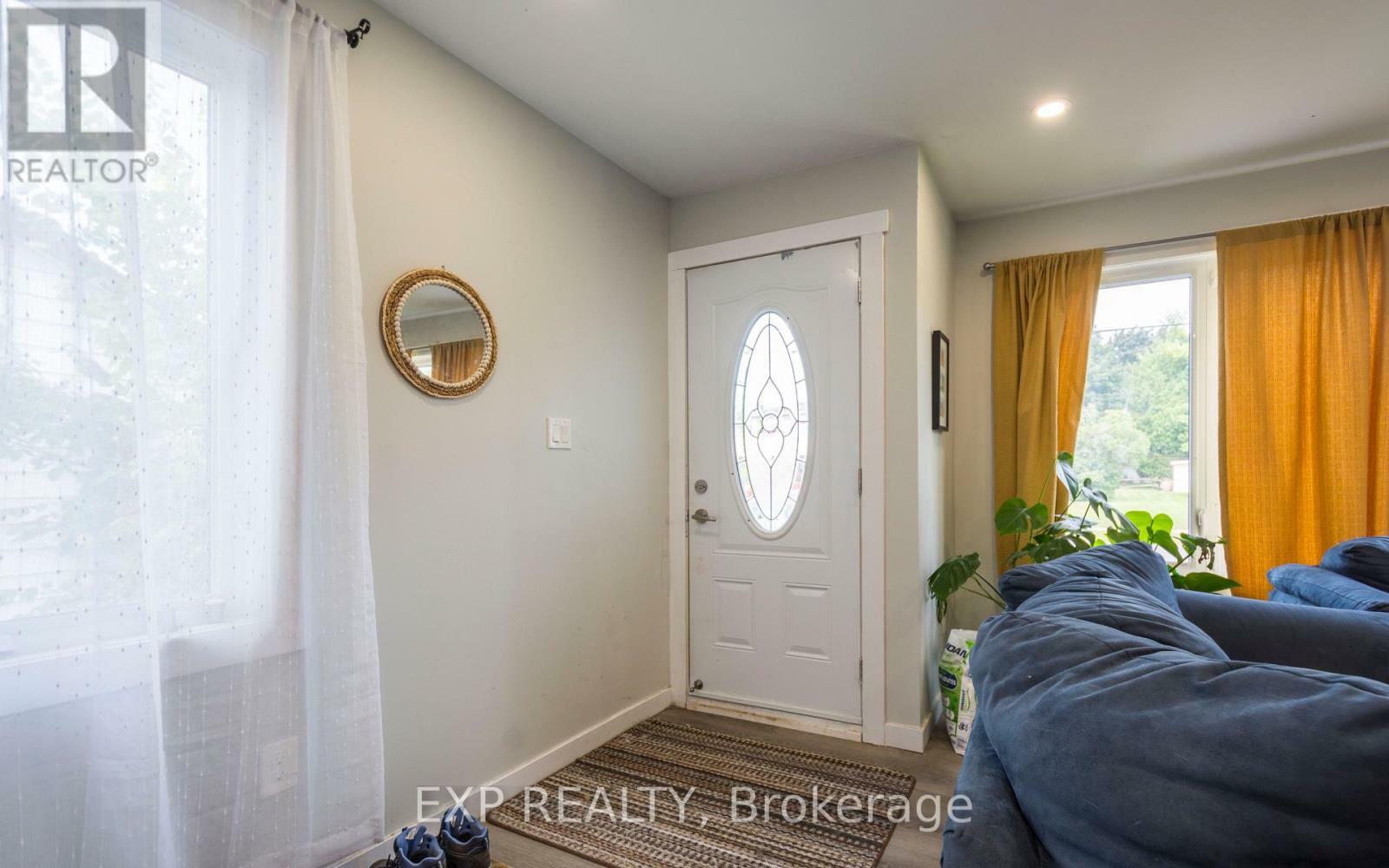 Photo de la propriété:  99 Bay Drive Unit A  ON K8N 1B4 