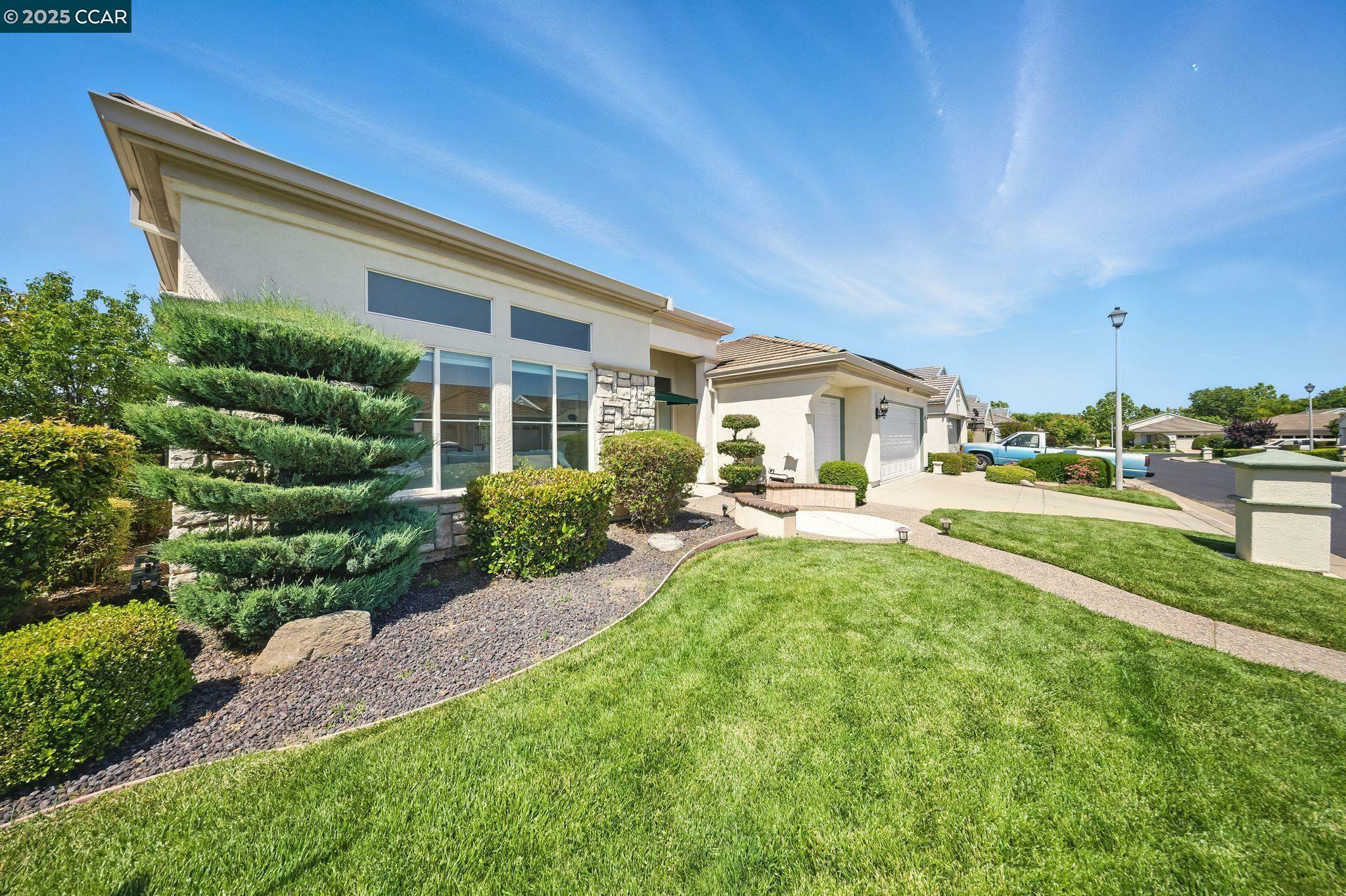 Property Photo: 1541 Carlton Way CA 94513