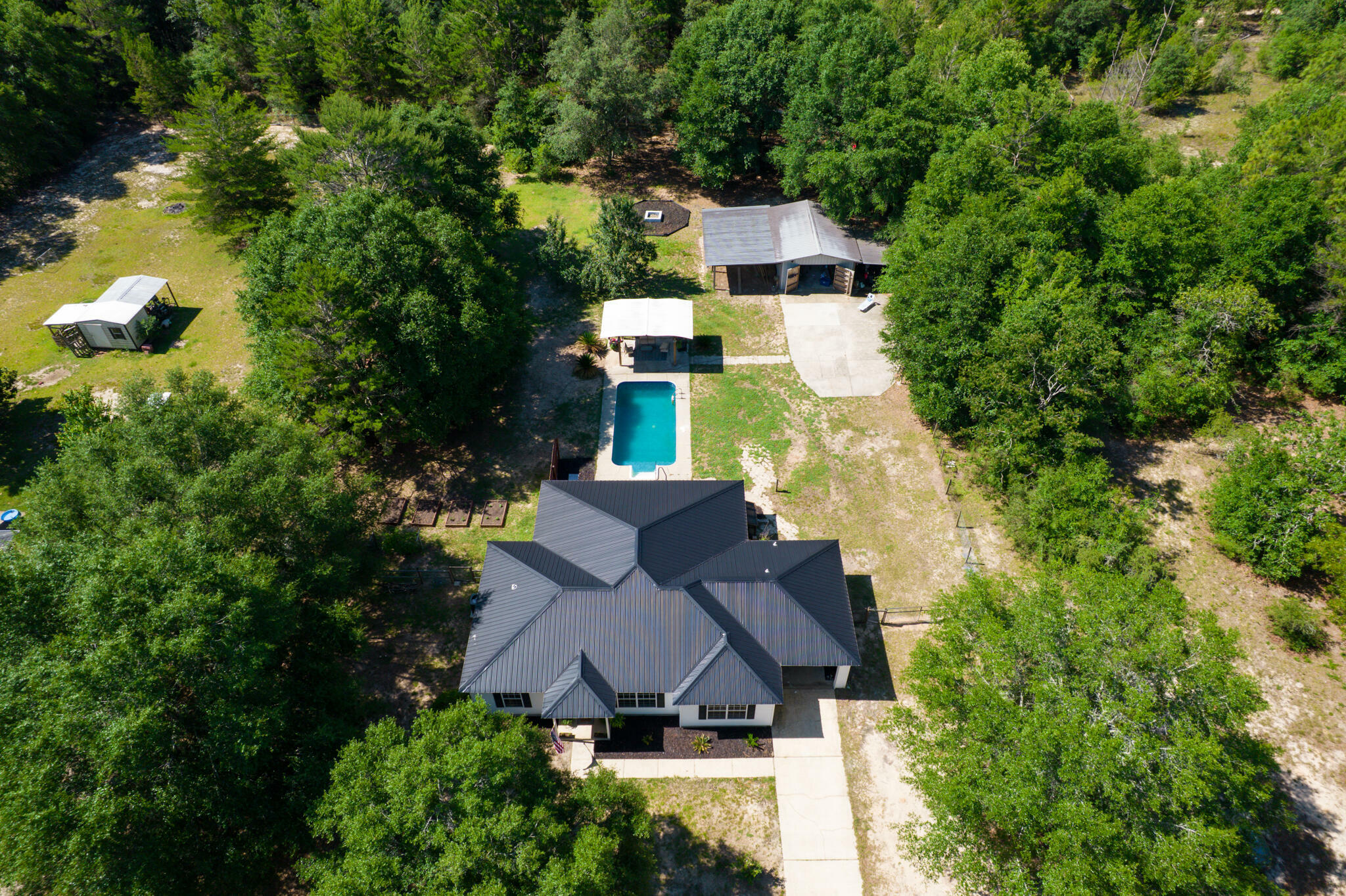 Property Photo: 4236 Edge Perry Road FL 32539