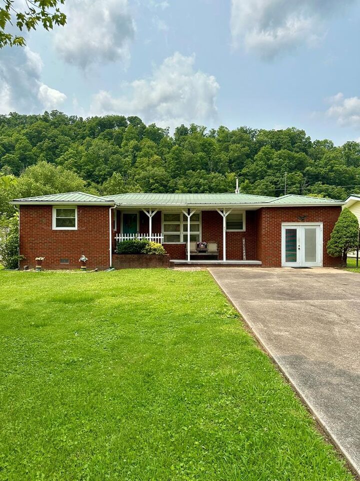 Property Photo: 637 Ky Rt. 1107 KY 41265