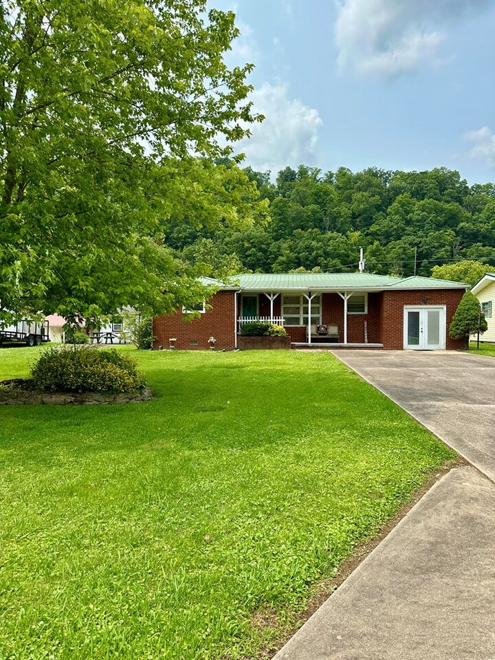 Property Photo:  637 Ky Rt. 1107  KY 41265 