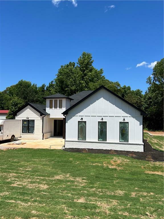 Property Photo: 520 Rockbridge Road GA 30047