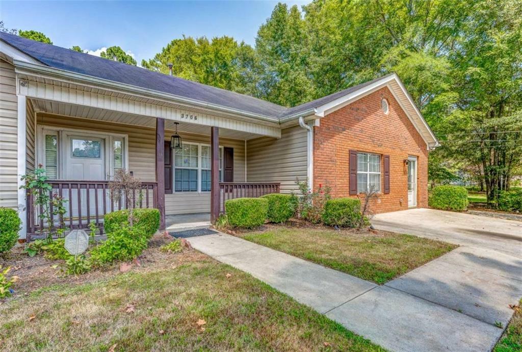Property Photo: 3706 Bouldercrest Road GA 30294
