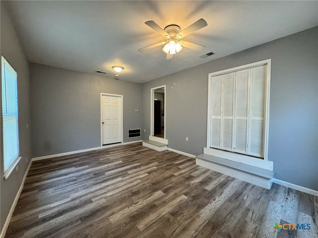 Property Photo: 615 Melrose TX 78155