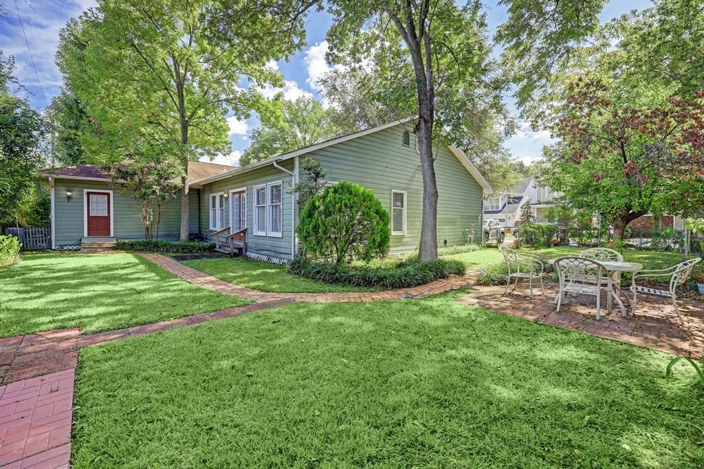 Property Photo: 117 E 25th Street TX 77008