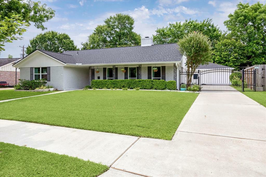 Property Photo: 5211 Briarbend Drive TX 77035
