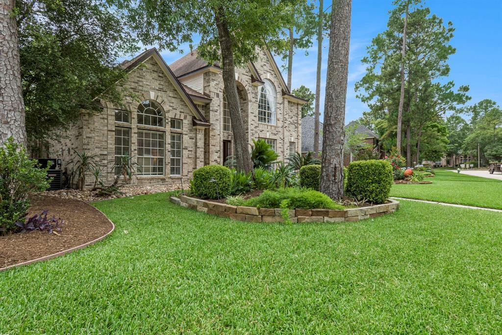 Property Photo: 15 Sparklewood Place TX 77381