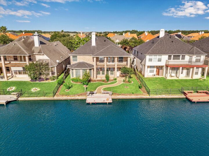 Property Photo: 14330 Dunrobin Way TX 77498