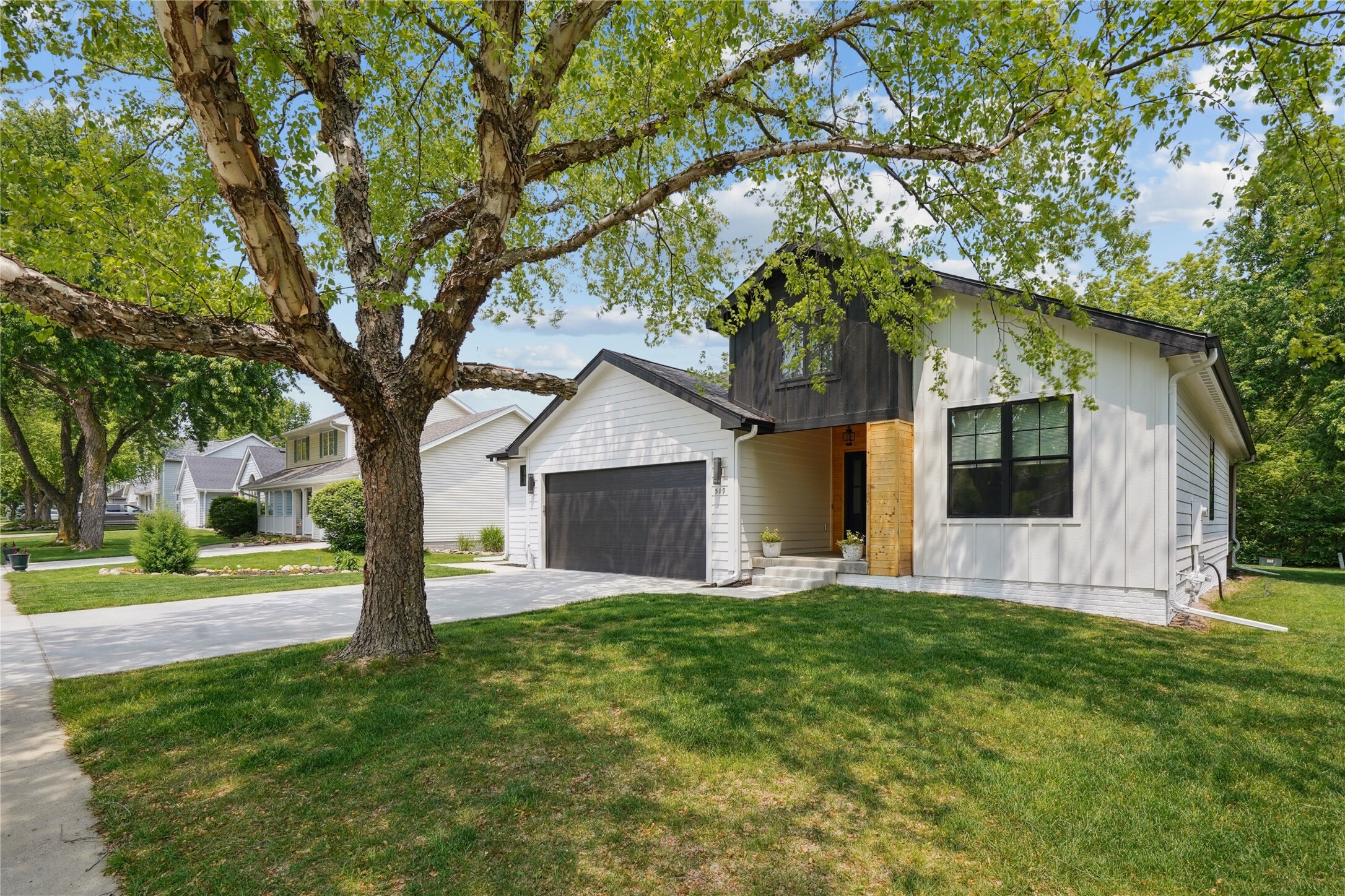 Property Photo: 519 W Mills Street IA 50273