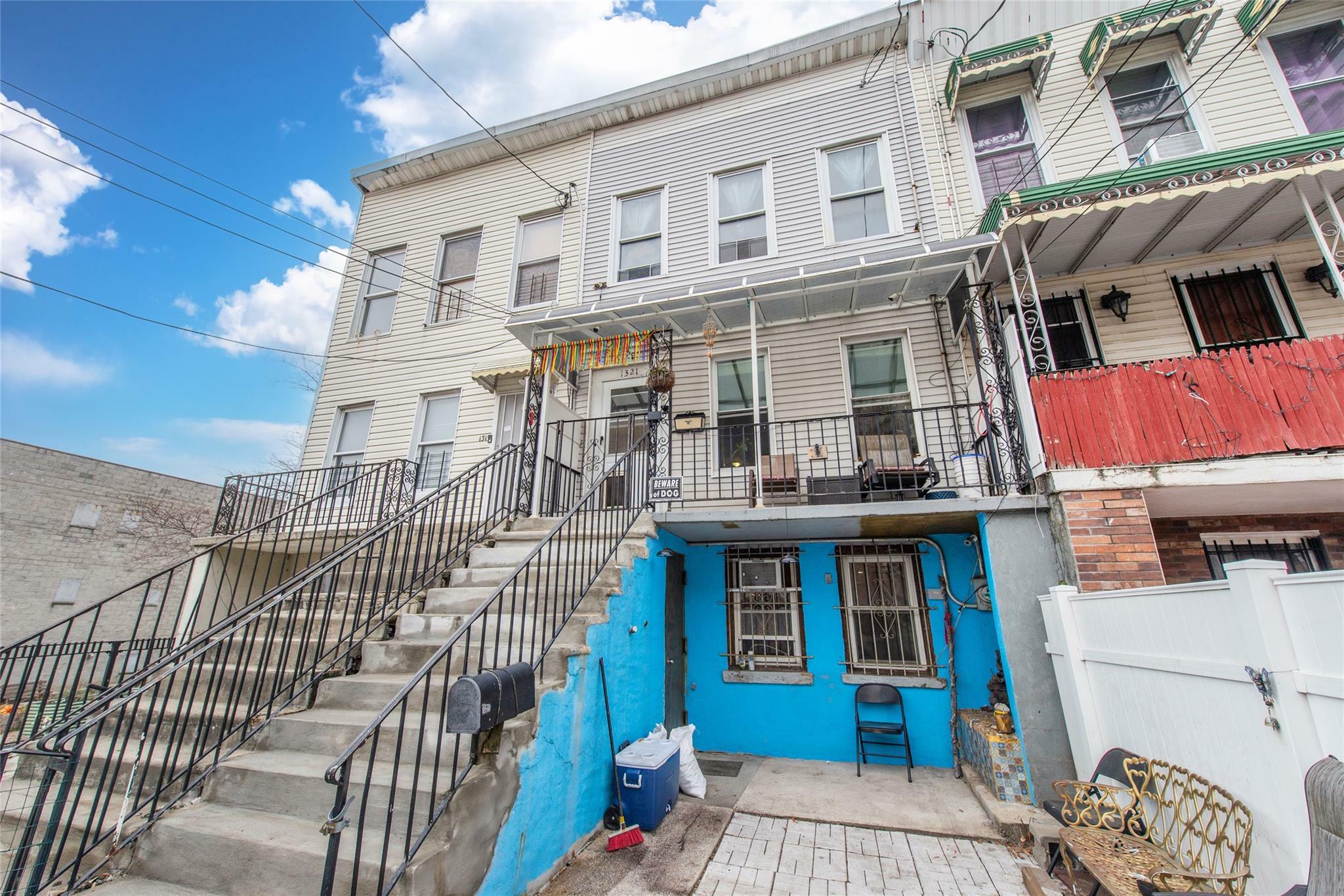 Property Photo: 1321 Bristow Street NY 10459