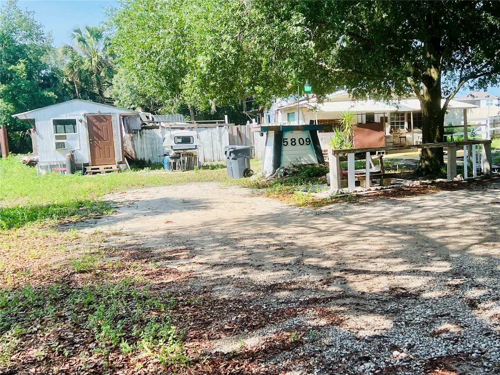 Property Photo:  5809 County Road 547 N  FL 33837 