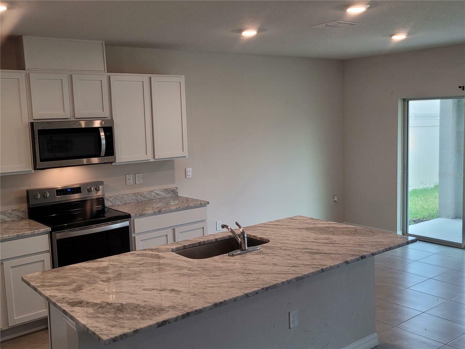 Property Photo: 18011 Canopy Place FL 34211