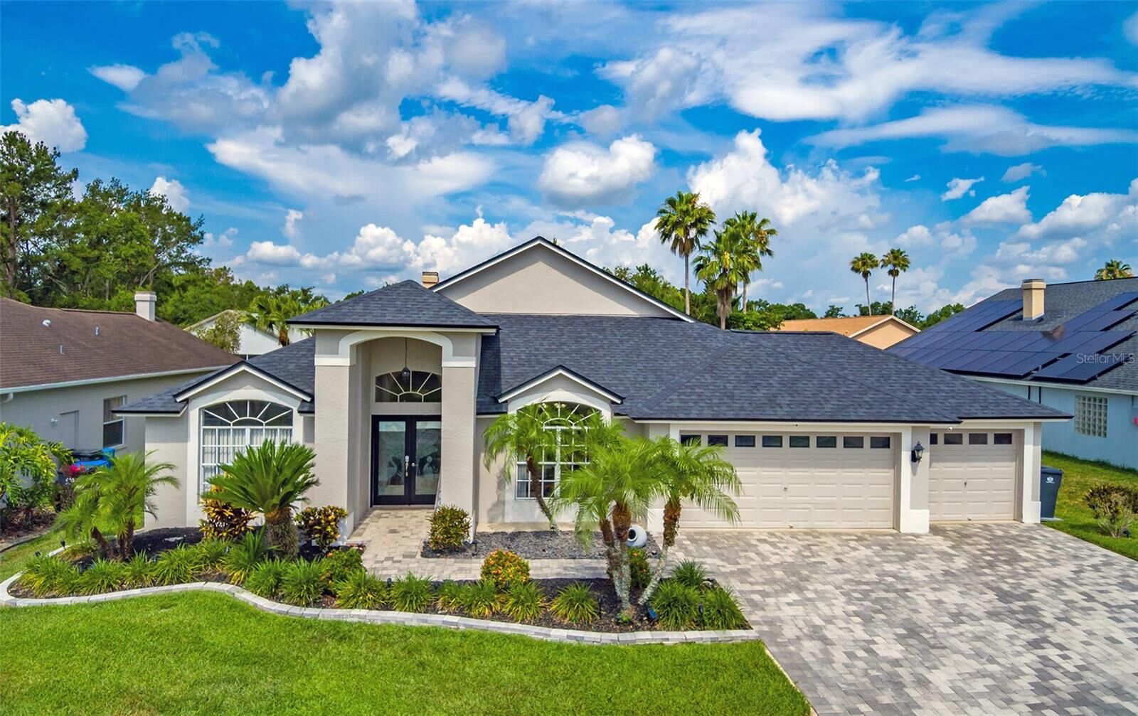 Property Photo: 18504 Country Crest Place FL 33647