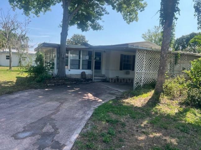 Property Photo: 41 Seminole Path FL 34785