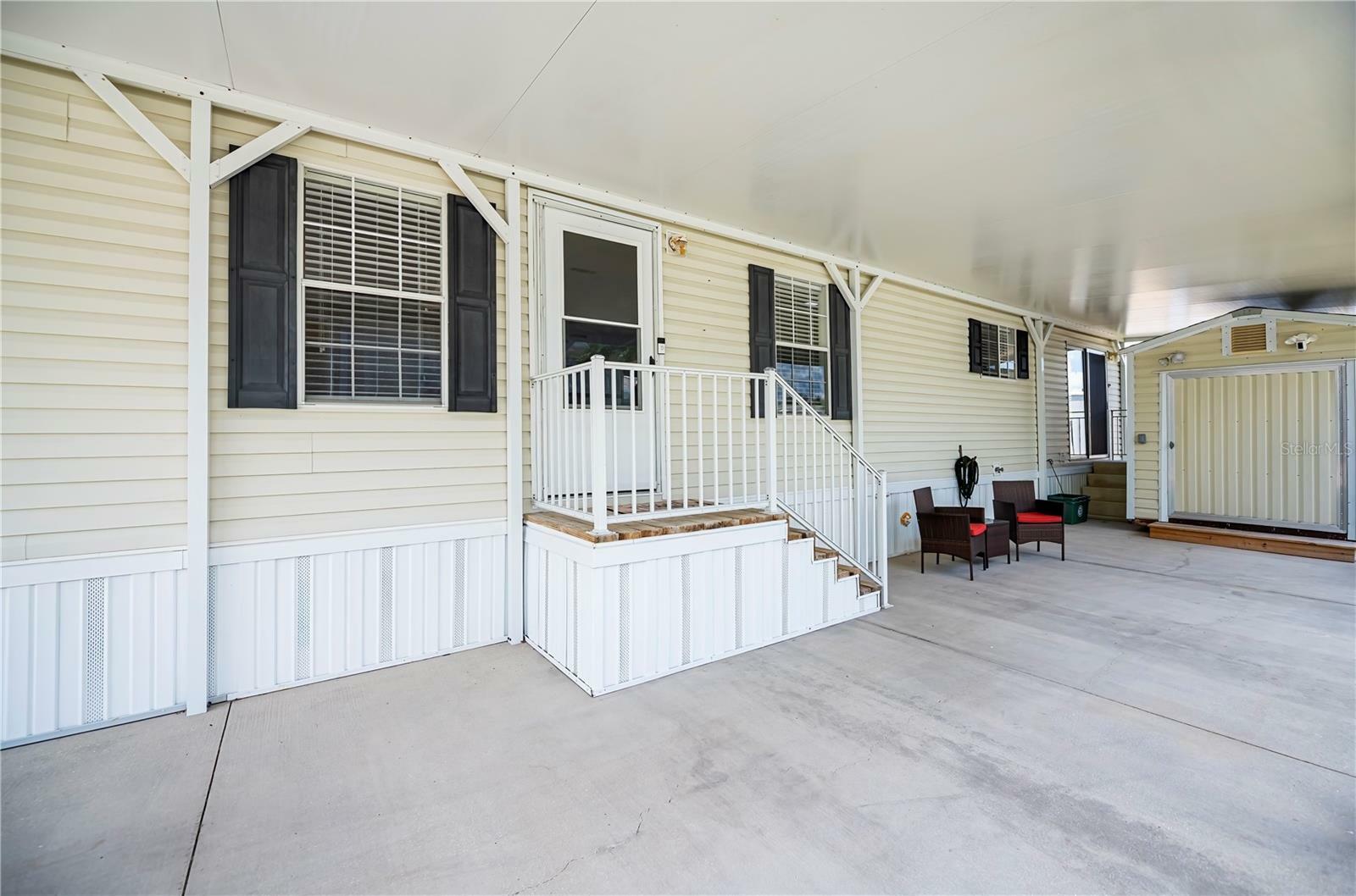 Property Photo: 2100 Kings Highway 40 FL 33980