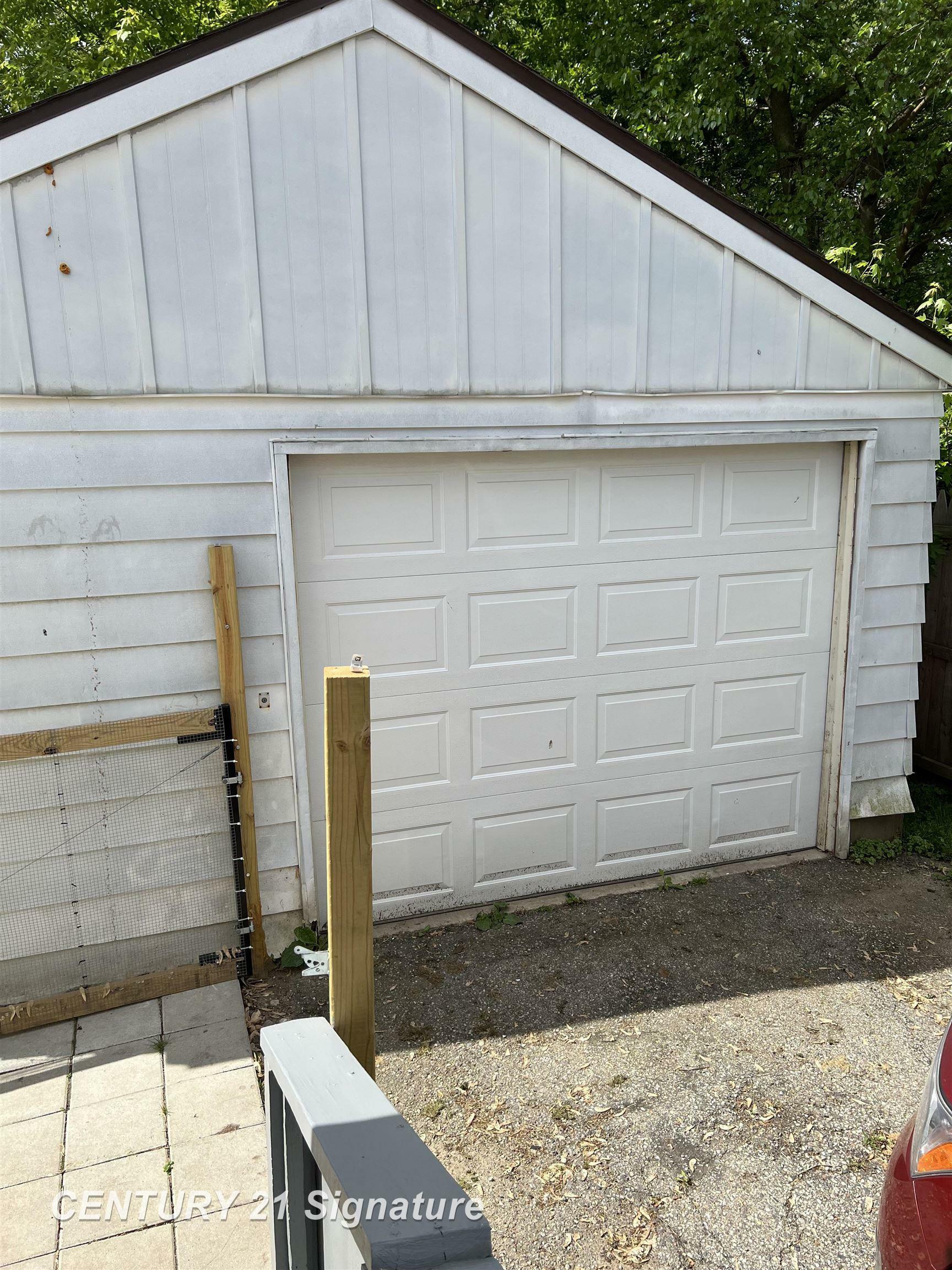 Property Photo: 2080 E Schumacher Street MI 48529