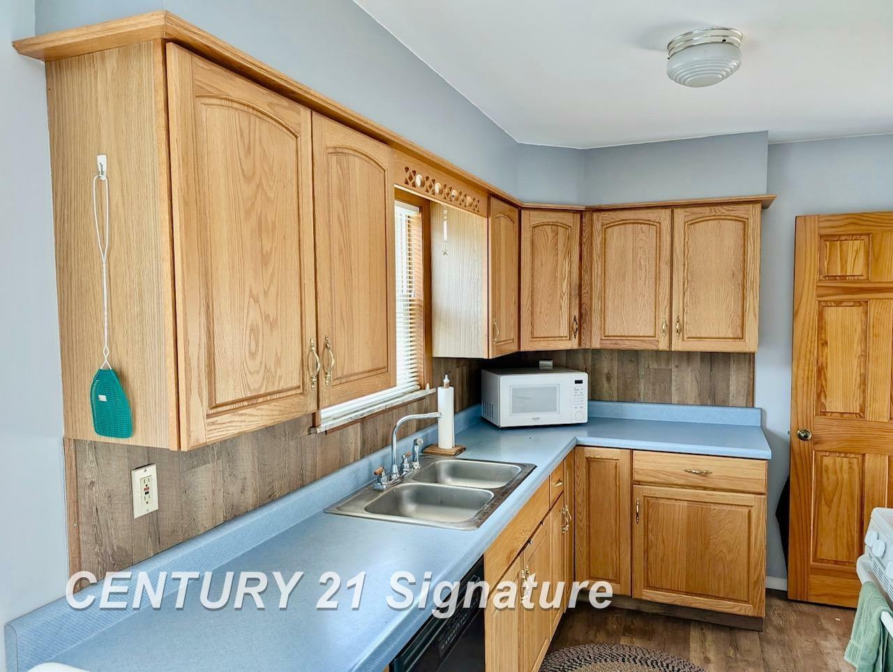 Property Photo:  809 Stinson Drive  MI 48604 
