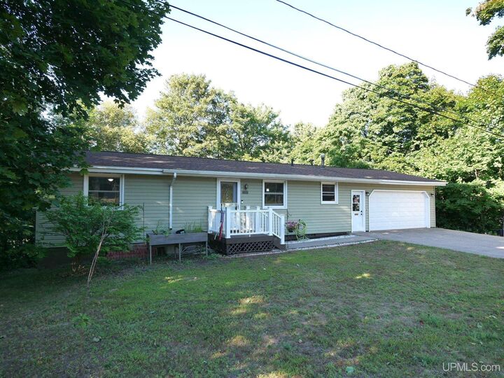 810 W Douglass Avenue  Houghton MI 49931 photo