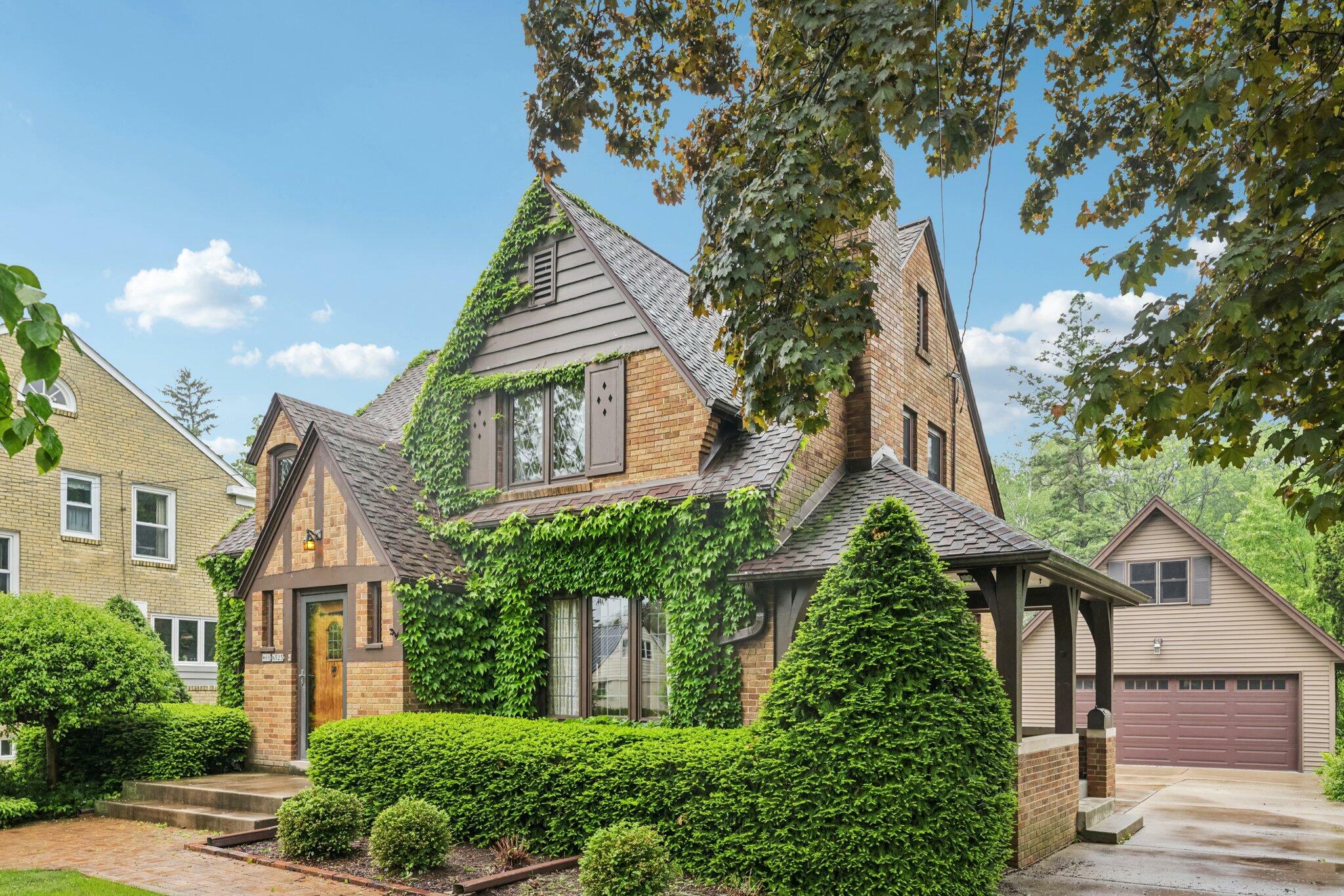Property Photo: W66n525 Madison Ave WI 53012