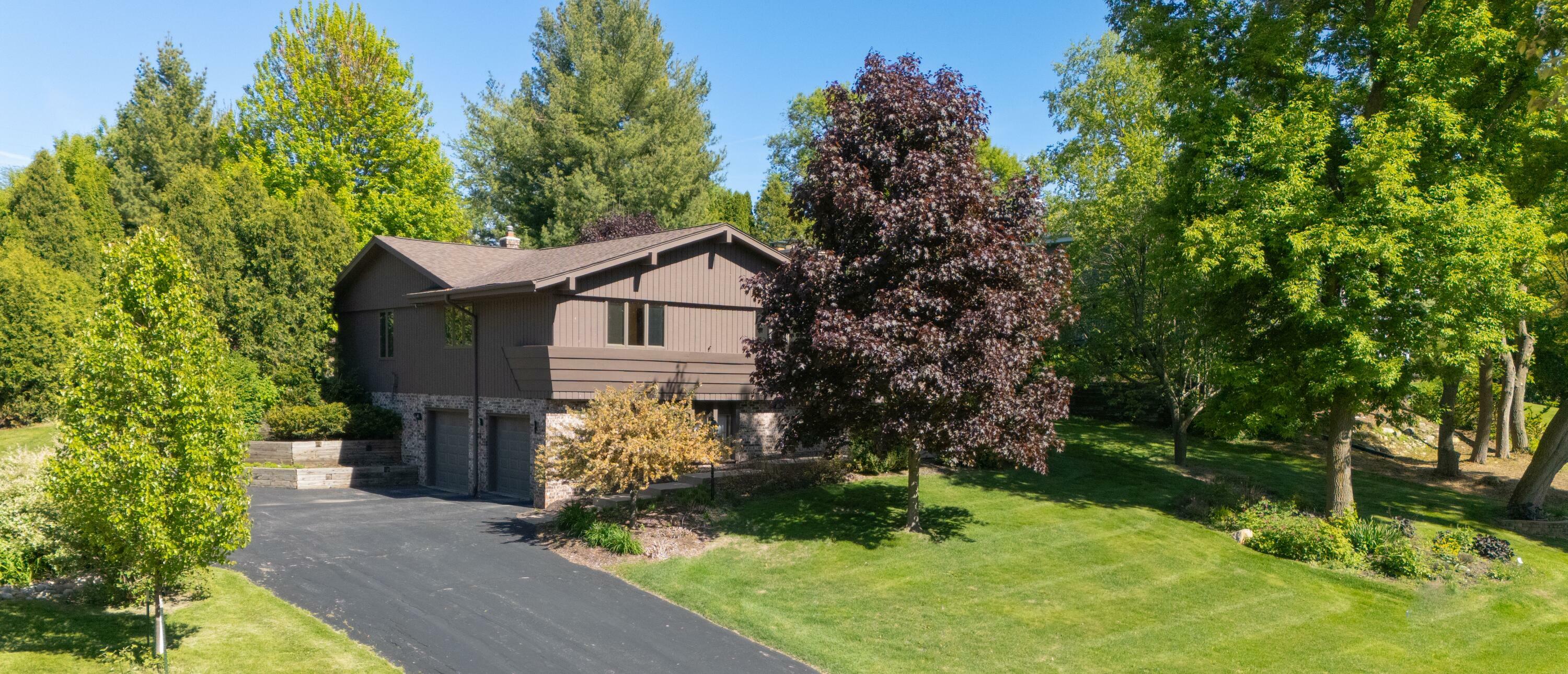 Property Photo: 1380 Independence Dr WI 53045