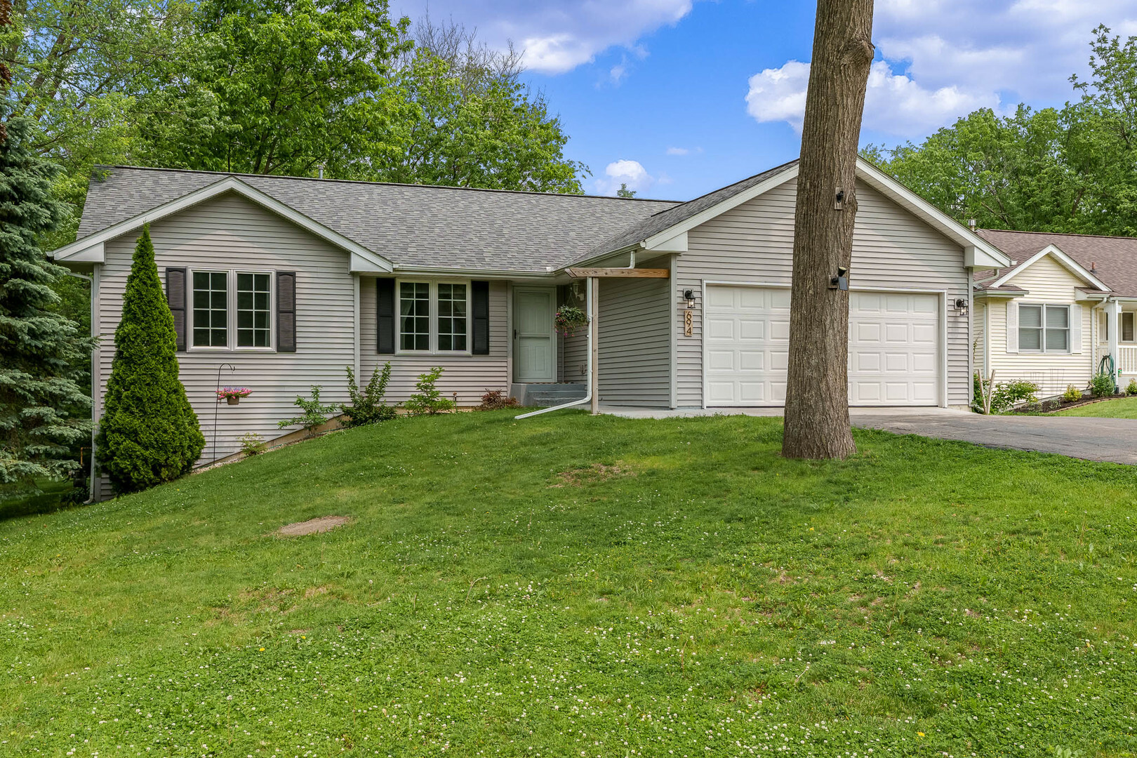 Property Photo: 694 Lake Summerset Road IL 61019