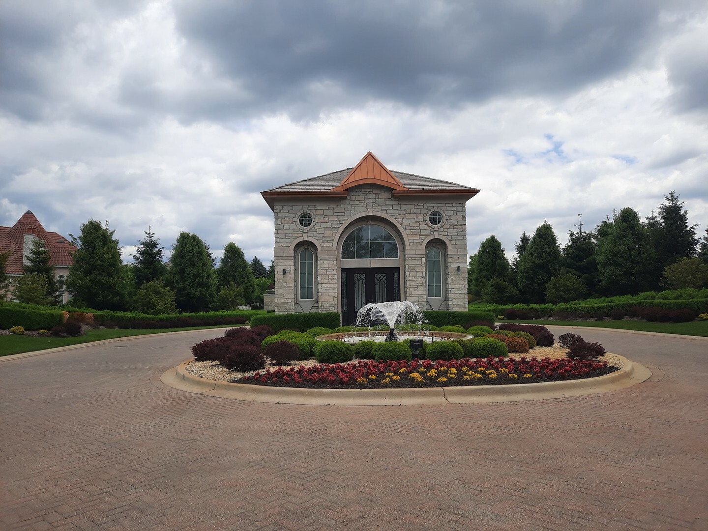 Property Photo: 6 Blossom Court IL 60010