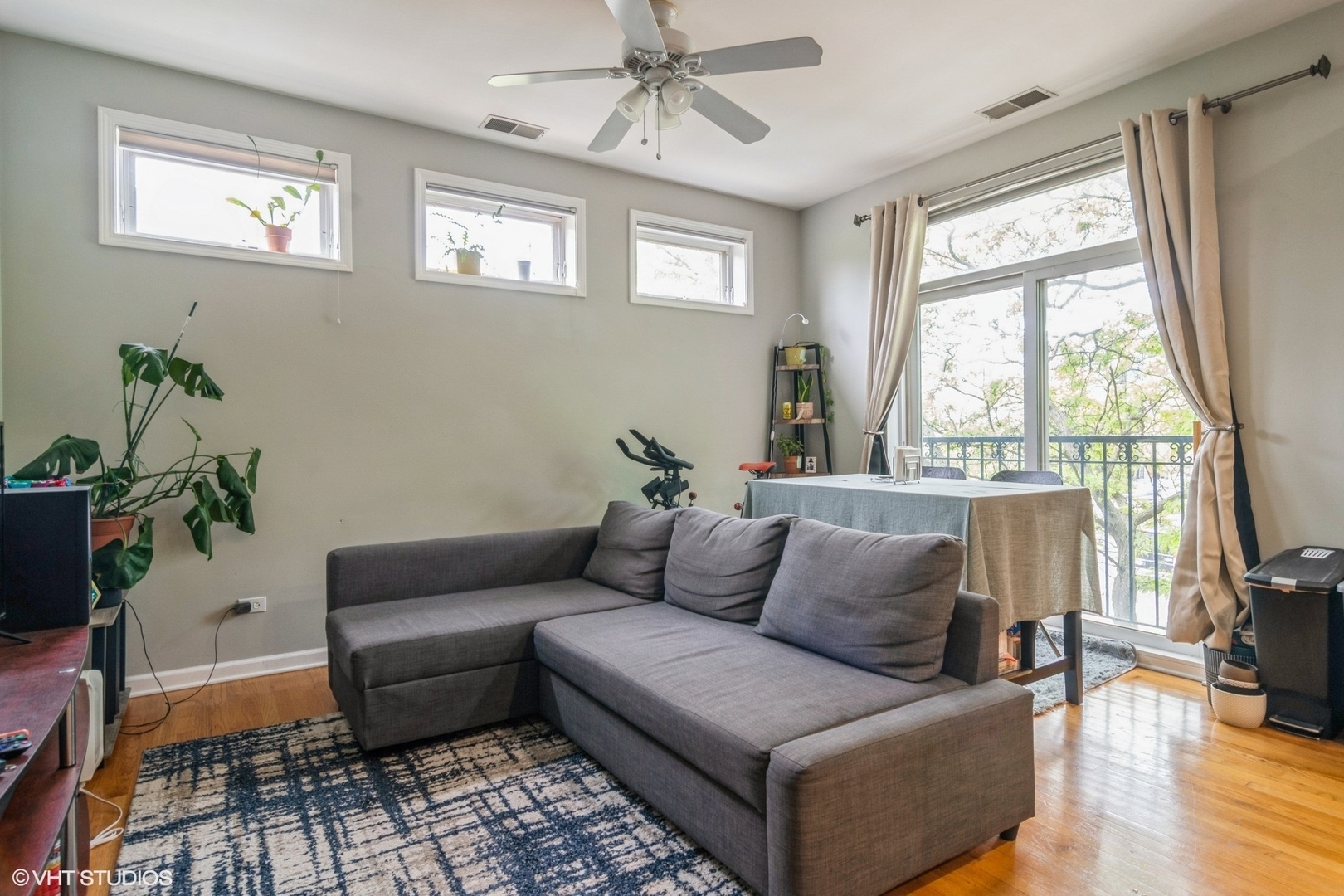Property Photo: 1535 W Ohio Street 2 IL 60642
