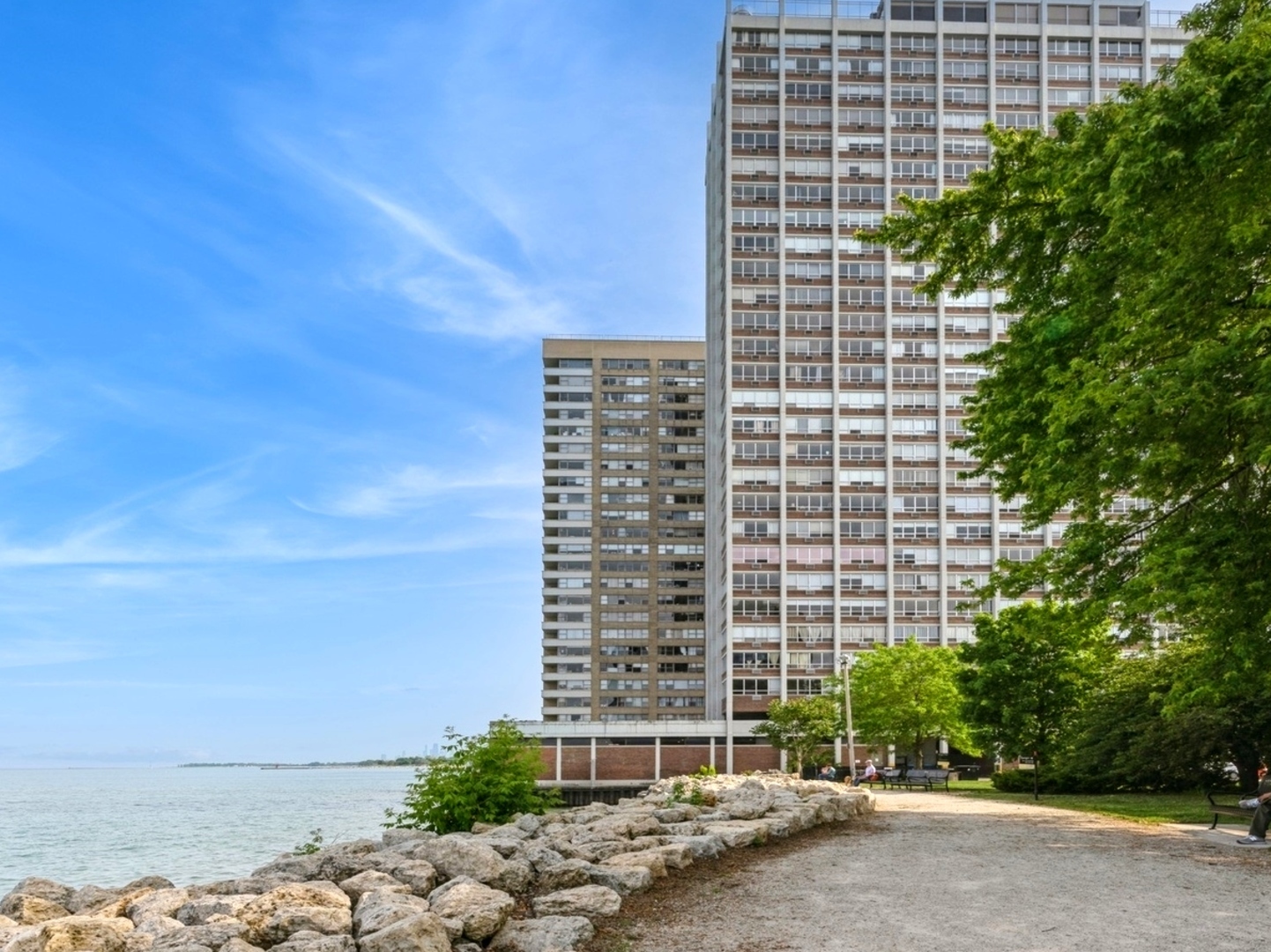 Property Photo: 6171 N Sheridan Road 2809 IL 60660