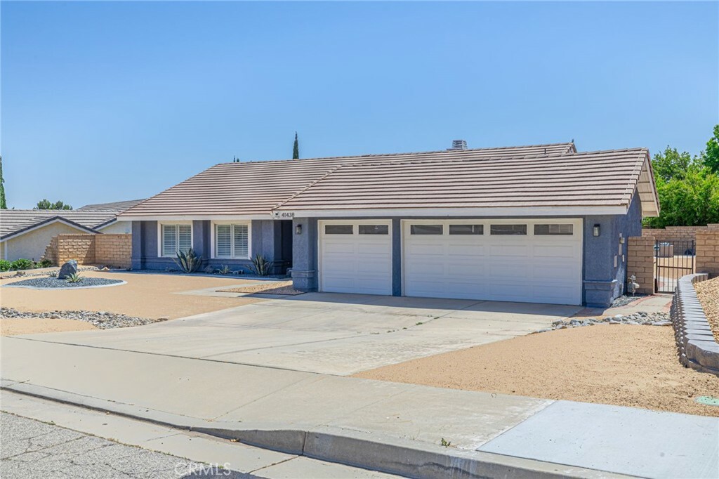 Property Photo:  41438 Almond Avenue  CA 93551 