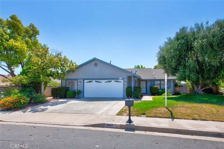 Property Photo: 28015 Tupelo Ridge Drive CA 91354