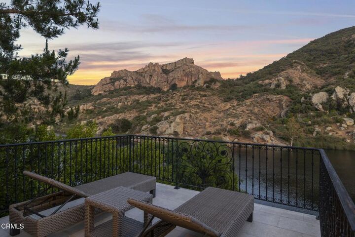 Property Photo:  2112 Trentham Road  CA 91361 