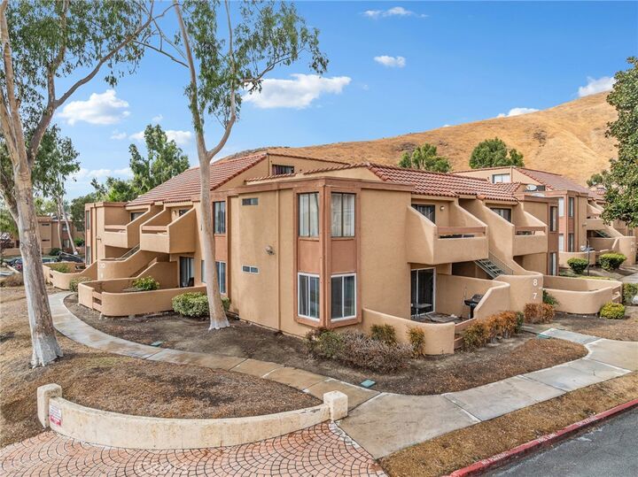 Property Photo:  1440 W Edgehill Road 10  CA 92405 