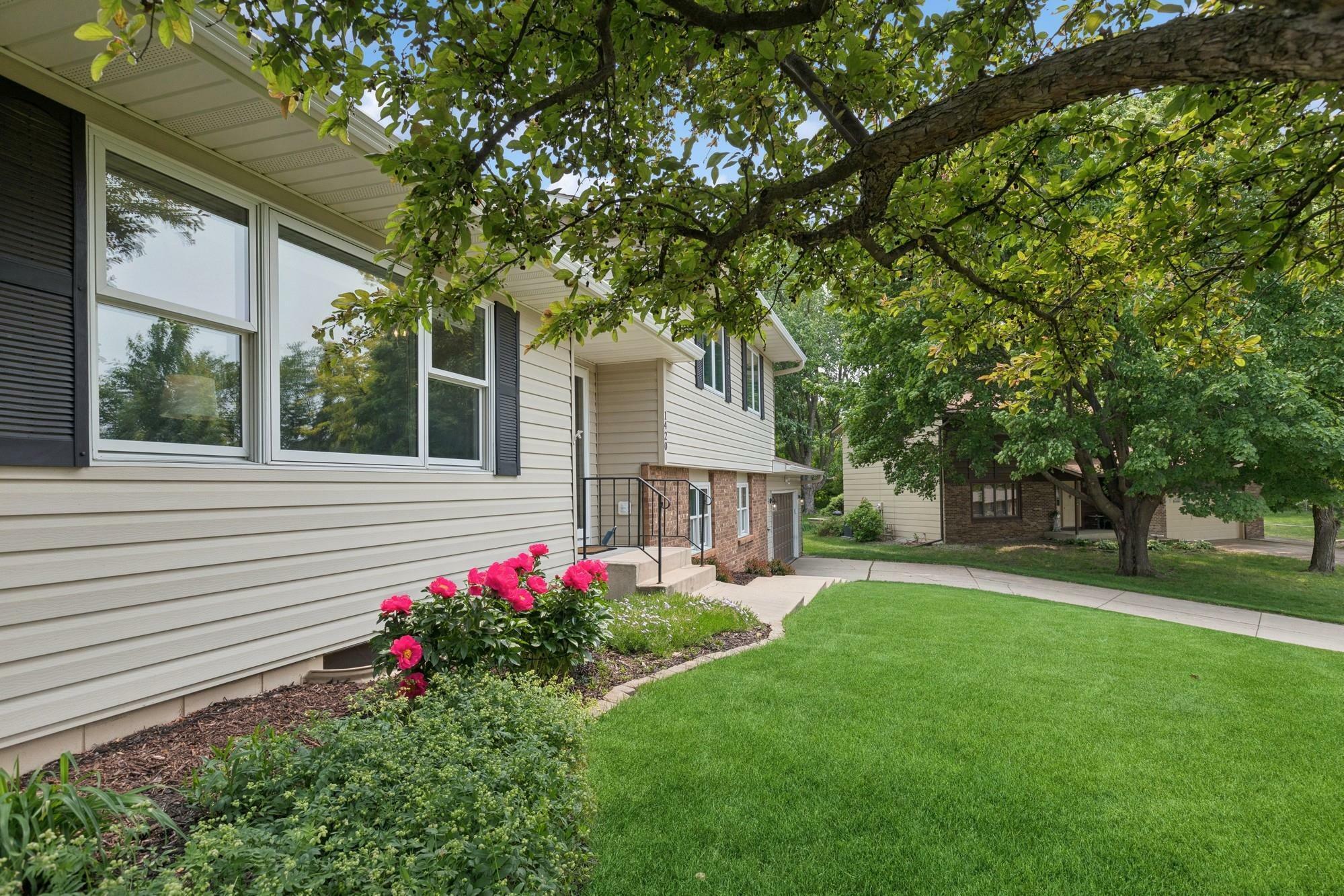 Property Photo: 1420 Pioneer Court MN 55057