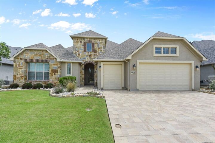 Property Photo: 9921 Flint Way TX 76207
