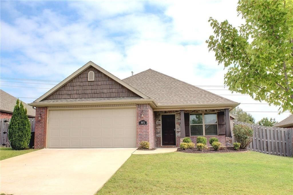Property Photo: 3072 N Autumn Rose Avenue AR 72704